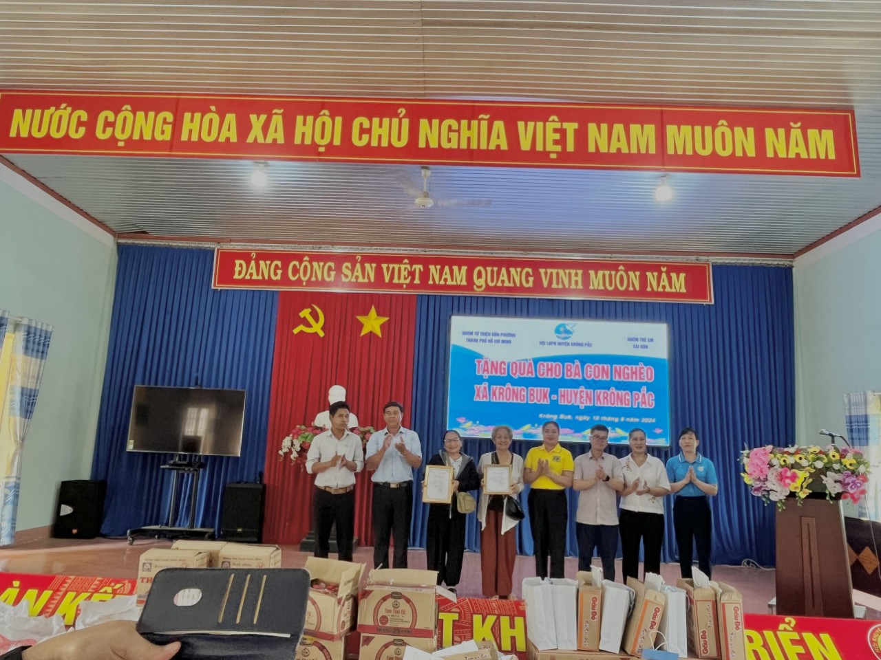 quà từ thiện 1